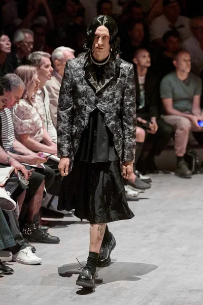 Look 10